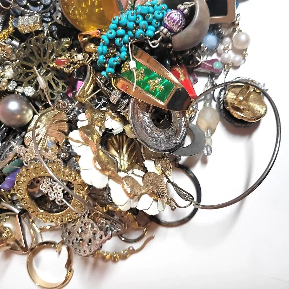 1 lb 3 oz Single Earrings Lot Craft Junk Broken Jewelry Lot Vintage Modern